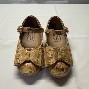 Charming Girls Gold Dress Shoes with Bow